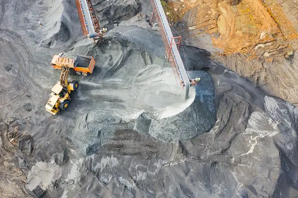 ¿Qué comprende exactamente este proceso operativo a gran escala?